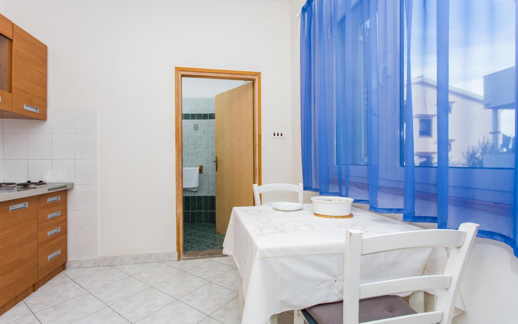 Apartments Luka 3 Baska  Bilik gambar